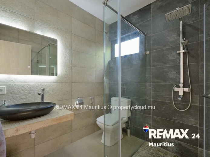 Stunning Furnished Villa with Pool House in Grand Baie
