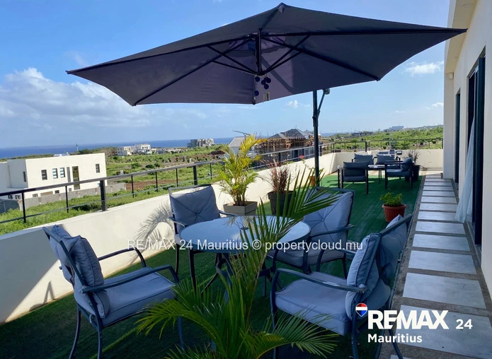 3-Bedroom Villa with Sea Views in Gated Community