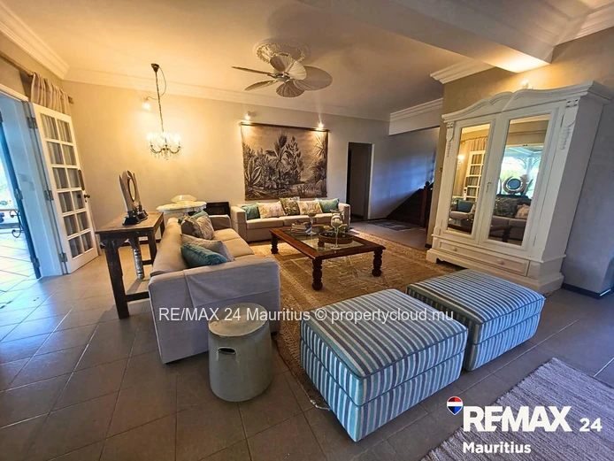 Villa coloniale de prestige à Pointe aux canonniers - 5 chambre, jardin 2 400 m², à 100 m de la mer