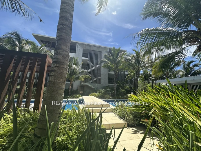 Exquisite Coastal Living: Luxurious Golf Estate Apartment with Stunning Amenities