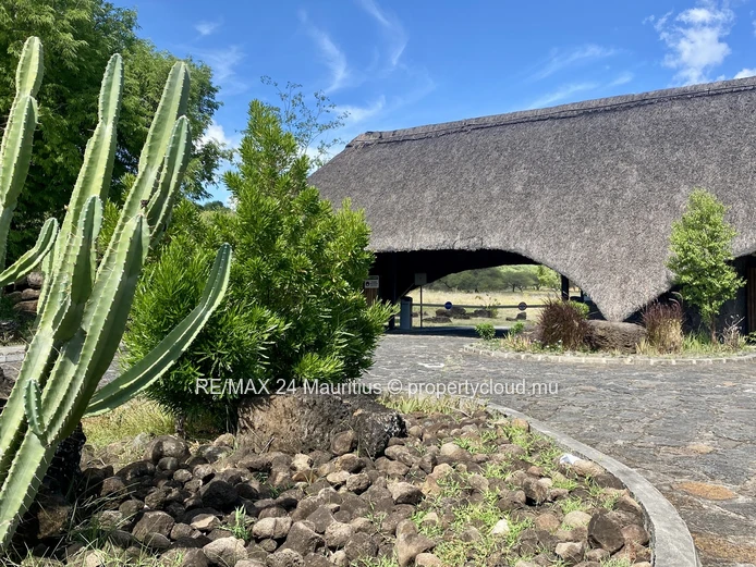 Luxury Villas in Gated Sanctuary between Mountains and the Ocean