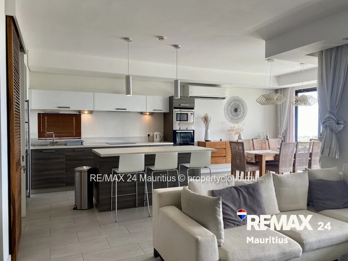 Elegant Townhouse with Sea & Mountain Views in Tamarin