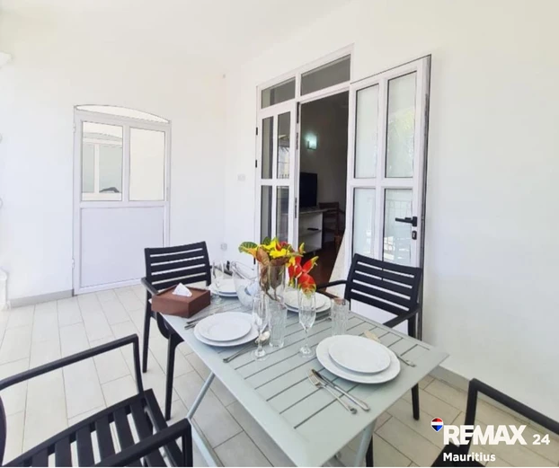 All ground floor apartment (simplex) within walking distance to the public beach