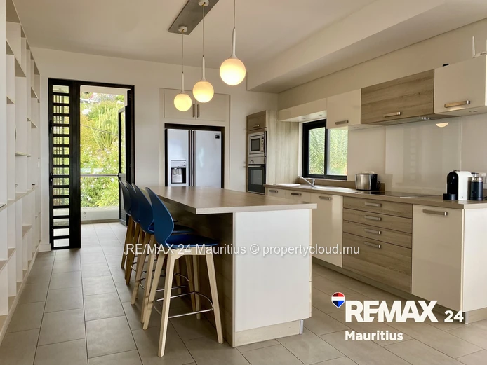 Exclusive Penthouse with Pool and Splendid Views over Tamarin