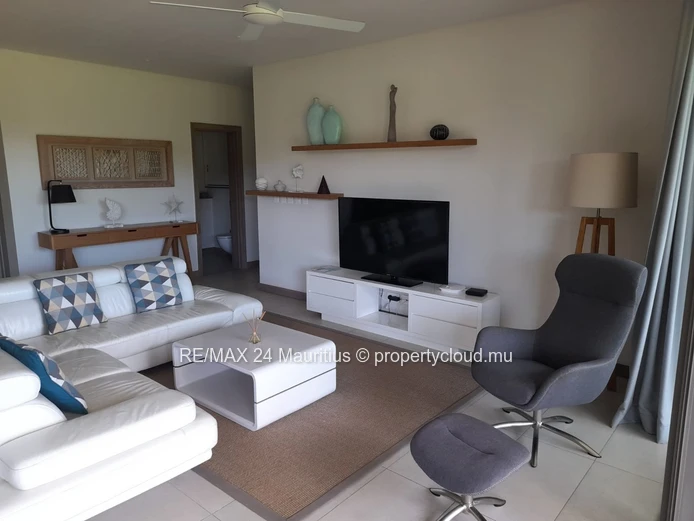 Exquisite 2-Bedroom Apartment with Golf Course Views