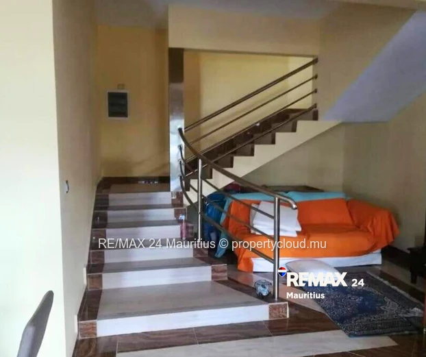 Furnished Family house with pool, walk to the Public Beach