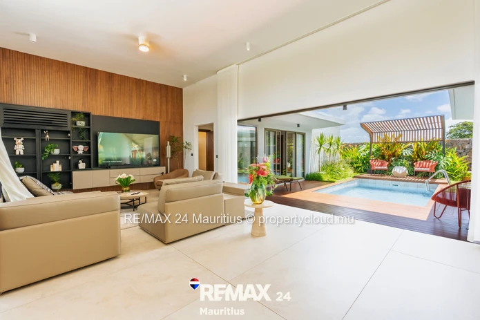 Contemporary 3-Bedroom En-Suite Villas – Secure Residence Steps from the Beach
