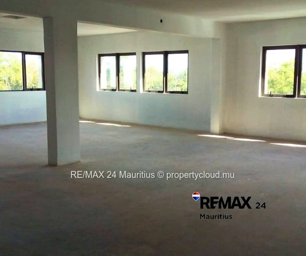Discover a prime commercial rental/sales opportunity in the vibrant Terre Rouge. 2