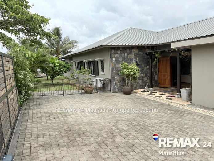 Semi-furnished family home in a secured residence in the North of Mauritius.