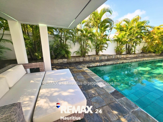 Prestigieuse villa de 300 m², 3 chambre à Pointe aux Canonniers | Piscine & Accès Plage Privé