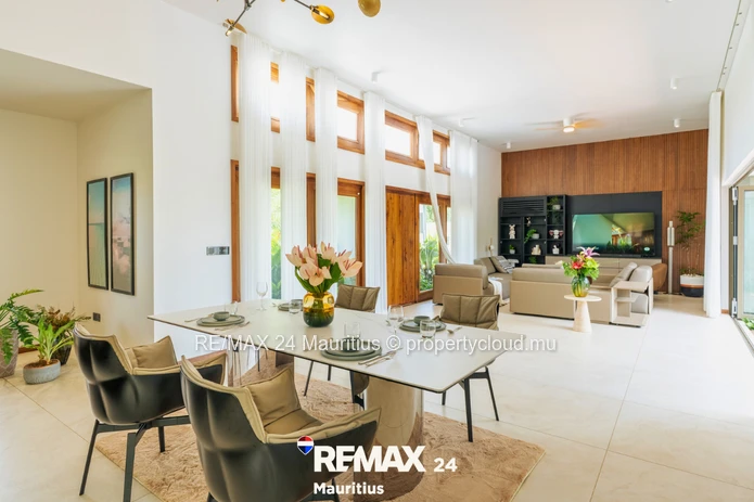 Contemporary 3-Bedroom En-Suite Villas – Secure Residence Steps from the Beach