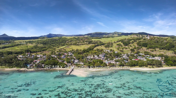 Avant-Garde Bioclimatic Villa with Ocean Views