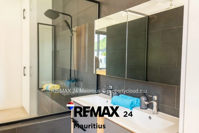 Magnifique Penthouse de 3 chambre en suite vue mer et montage