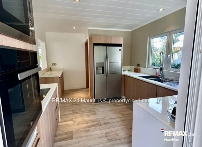 Elegant Villa for Sale – Clos du Littoral, Grand Baie