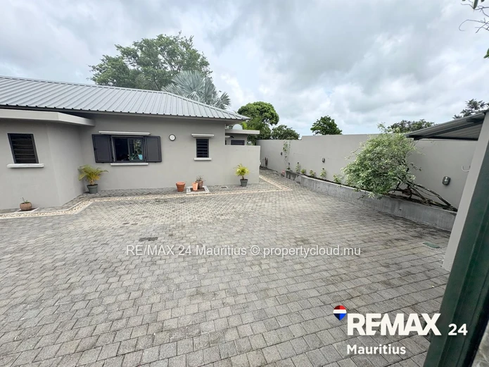 Semi-furnished family home in a secured residence in the North of Mauritius.