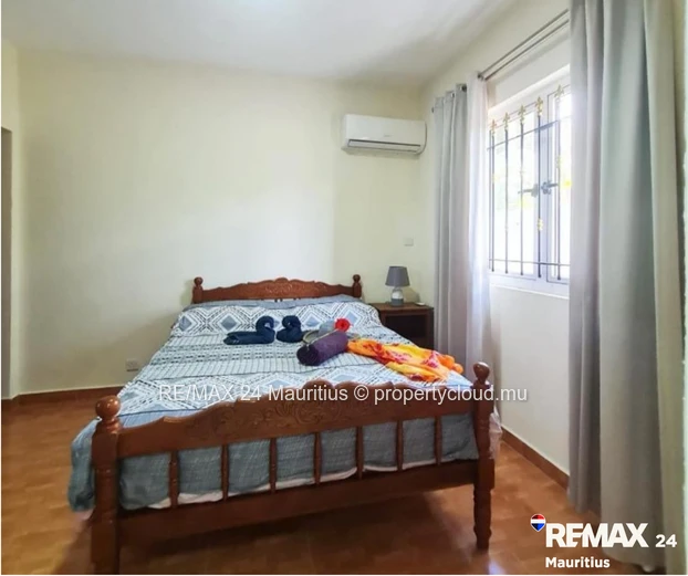 All ground floor apartment (simplex) within walking distance to the public beach
