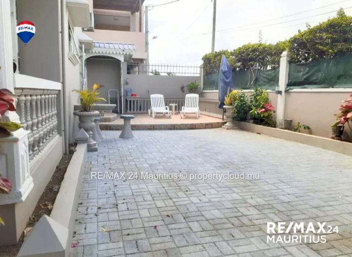3 bedroom double story home with sea view