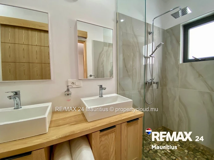 Bright Single-Storey Villa with Pool & Garden in Tamarin