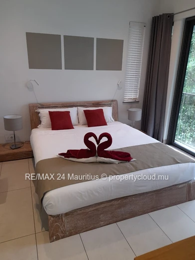 Exquisite 2-Bedroom Apartment with Golf Course Views