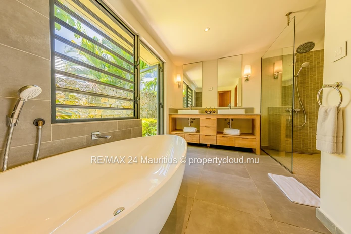 Exceptional 4-Bedroom Villa For A Unique Island Experience