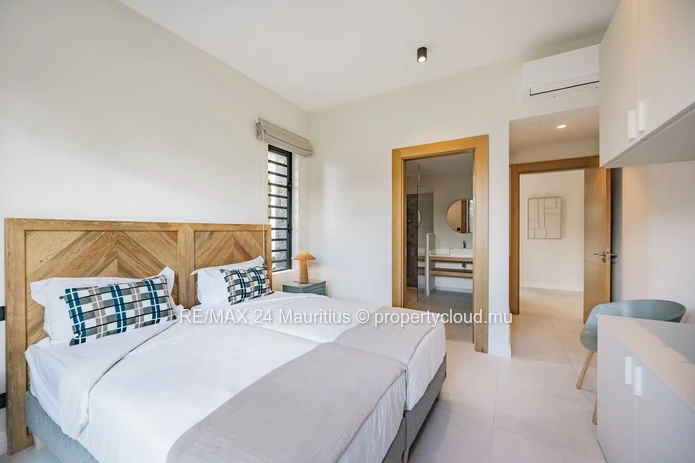 Discover Resort-Style Luxury: Exquisite 3-Bedroom Villa with Stunning Mountain Views in Tamarin