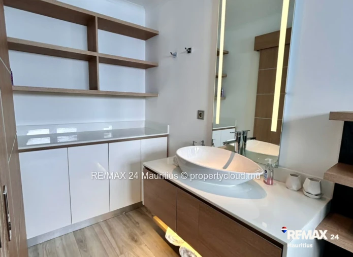Elegant Villa for Sale – Clos du Littoral, Grand Baie