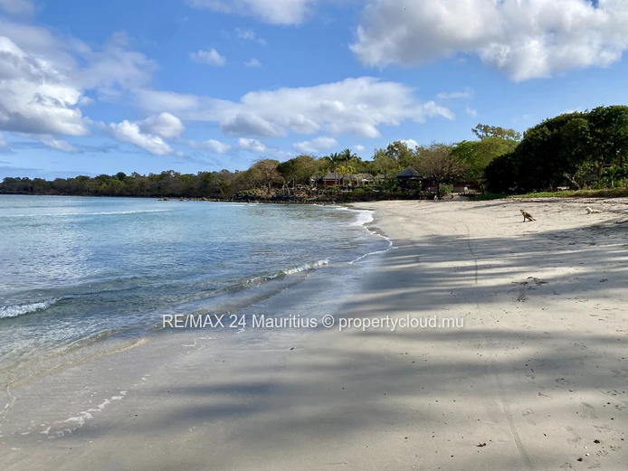 Stunning Penthouse with Breathtaking Sea Views and Direct Beach Access to Tamarin Bay