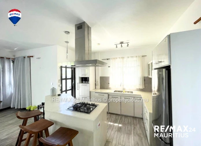 Secured family house in a calm and peaceful area, yet minutes drive to Amenities and Beaches