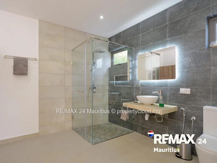 Stunning Furnished Villa with Pool House in Grand Baie