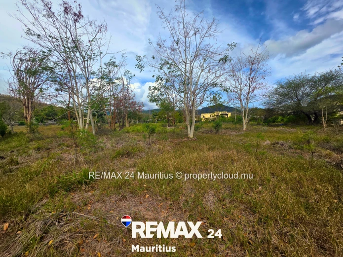 Exclusive Residential Plots with Mountain Views – Rivière Noire