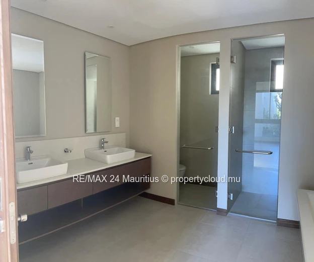 Stunning Two Bedroom Apartment with Private Rooftop Pool in Pointe aux Cannonier!