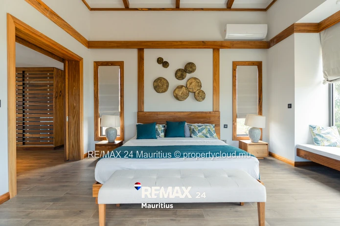 Superb contemporary 3-bedroom villa with private pool, landscaped garden and high ceilings.
