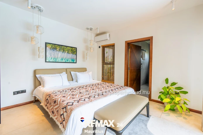 Contemporary 3-Bedroom En-Suite Villas – Secure Residence Steps from the Beach