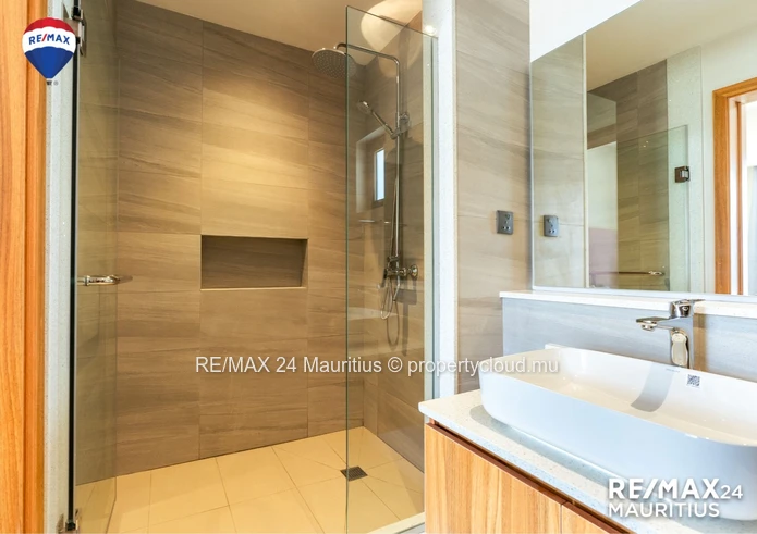 Exclusive Penthouse With Ocean And Mountain Views In Moka