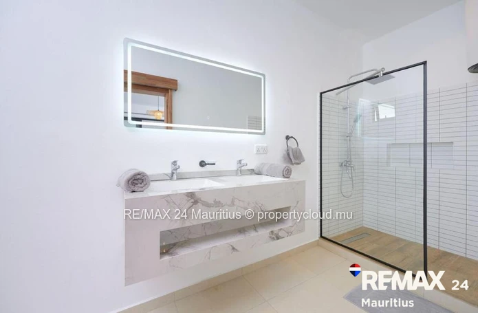 Luxury 3-Bedroom En-Suite Coastal Retreat