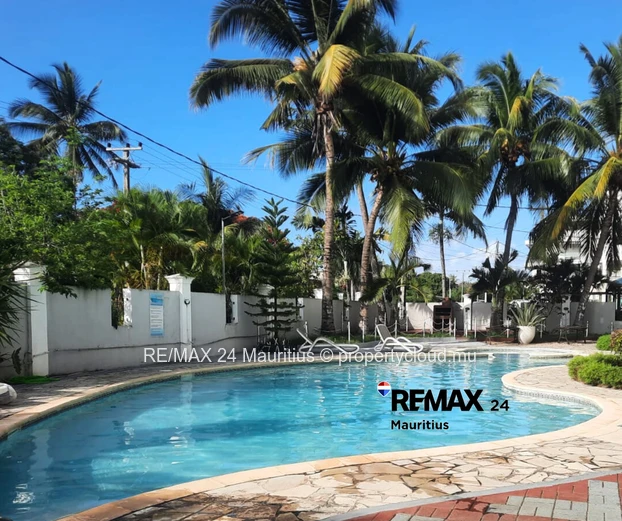 Ground floor apartment, walk to Mont Choisy Beach and hotels