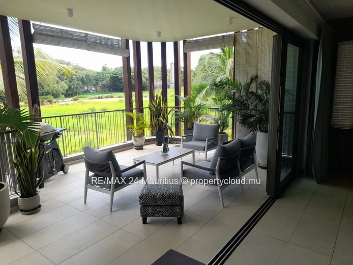Exquisite 2-Bedroom Apartment with Golf Course Views