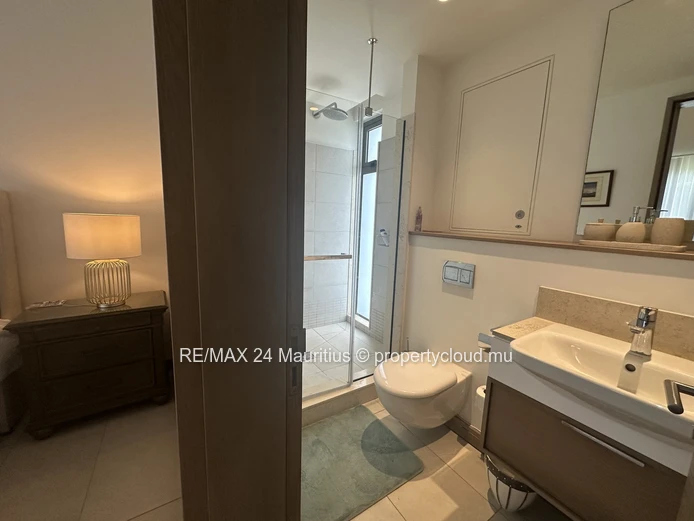 Exquisite Coastal Living: Luxurious Golf Estate Apartment with Stunning Amenities