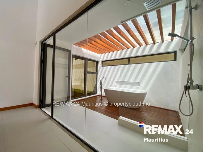 Bright Single-Storey Villa with Pool & Garden in Tamarin