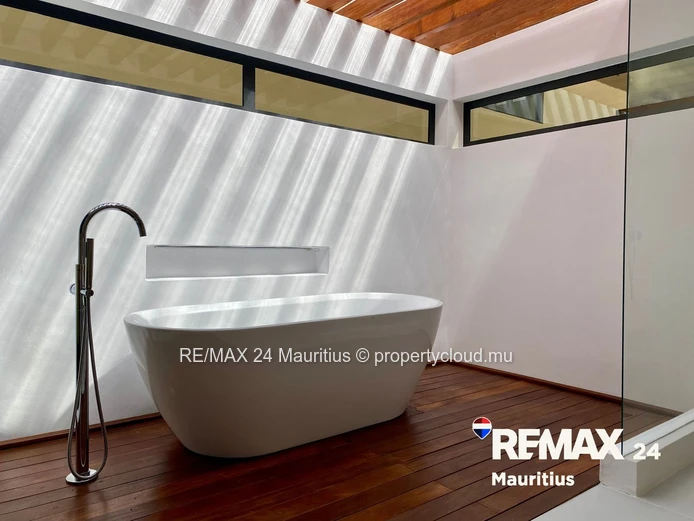 Bright Single-Storey Villa with Pool & Garden in Tamarin