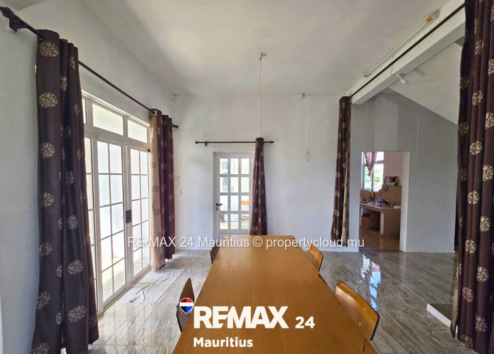 Maison de 5 chambres à Bonne Terre, Vacoas, sur un terrain de 316,5 m², avec terrasse sur le toit of