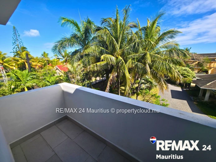 Villa moderne sur 3 niveaux, 4 chambres dont 1 en suite, 3 salles de bains, séjour lumineux,