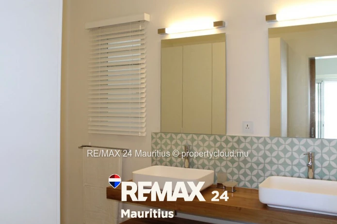 À louer – Appartement pied dans l’eau à Pointe aux Canonniers