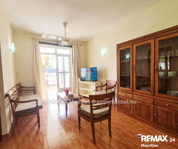 All ground floor apartment (simplex) within walking distance to the public beach