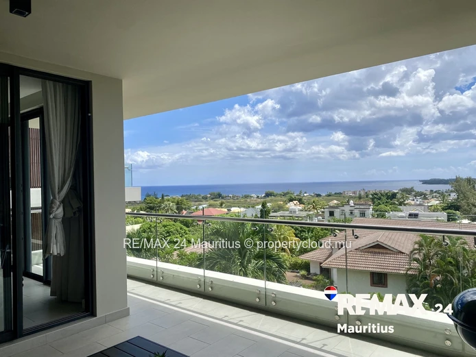 Elegant Townhouse with Sea & Mountain Views in Tamarin