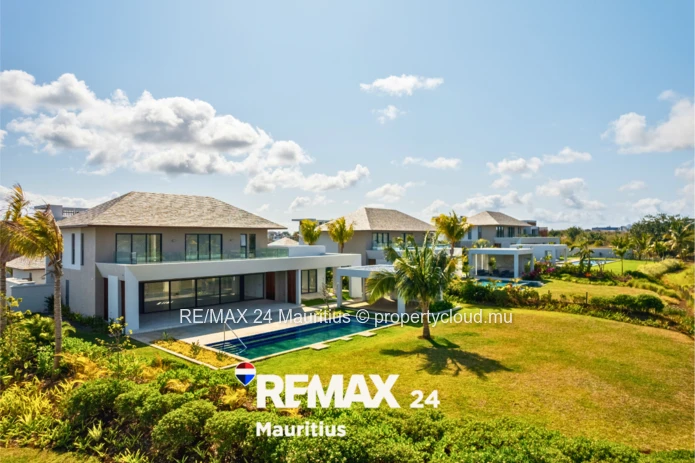 Elegant 4-bedroom Lagoon Villas from USD 1.8 M, with private pool, terraces & balcony.