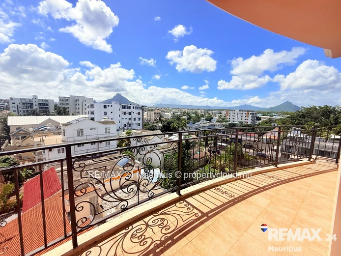 Exceptional Apartment, Steps from Flic en Flac beach