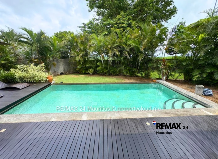 All ground floor family house in a Prestigious Estate.