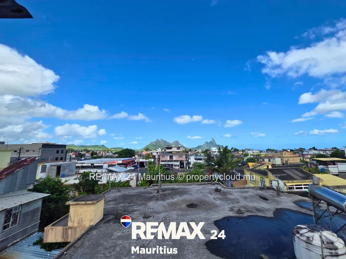 Maison de 5 chambres à Bonne Terre, Vacoas, sur un terrain de 316,5 m², avec terrasse sur le toit of