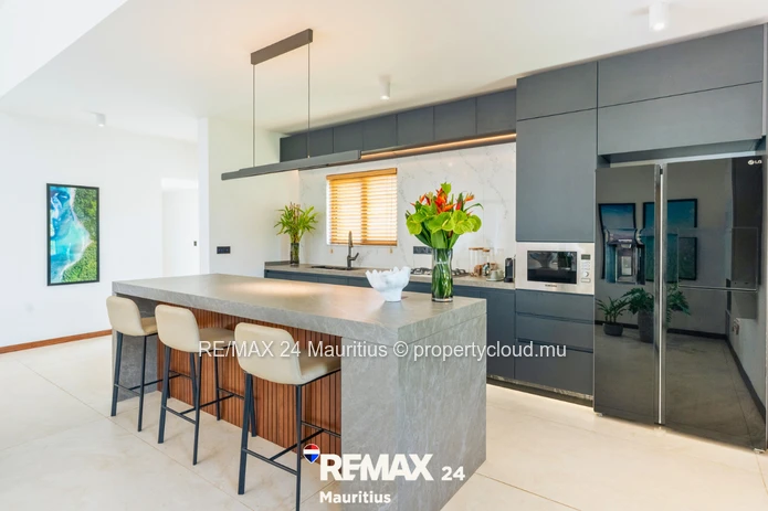 Contemporary 3-Bedroom En-Suite Villas – Secure Residence Steps from the Beach